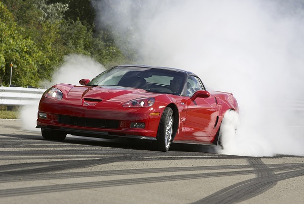 2011-Chevrolet-Corvette-ZR1-burnout.jpg