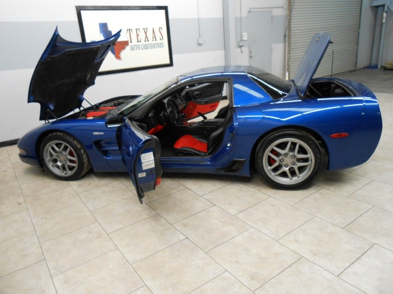Z06 Did The 02 Zo6 Electron Blue Metallic Come With Red