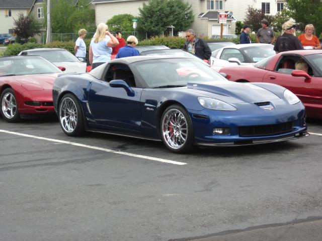 Z06 guys with aftermarket hoods.