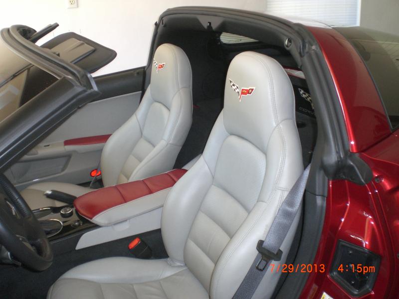 Name:  Logo flags on seat, console cover, leather arm rests.jpg
Views: 330
Size:  51.4 KB