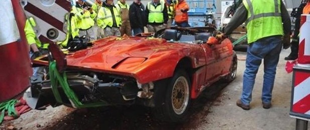 Should the Sinkhole Corvettes be Restored?