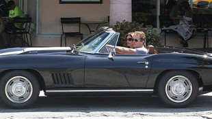 Cindy Crawford Spotted Cruising in ’67 Corvette