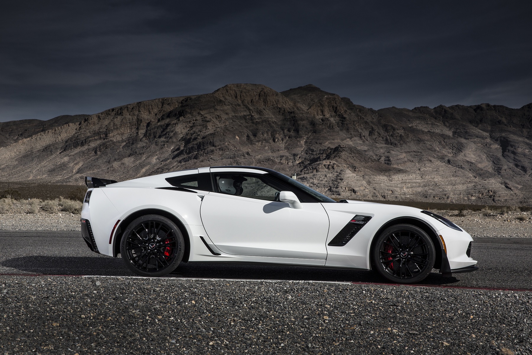 Z06 on track side profile