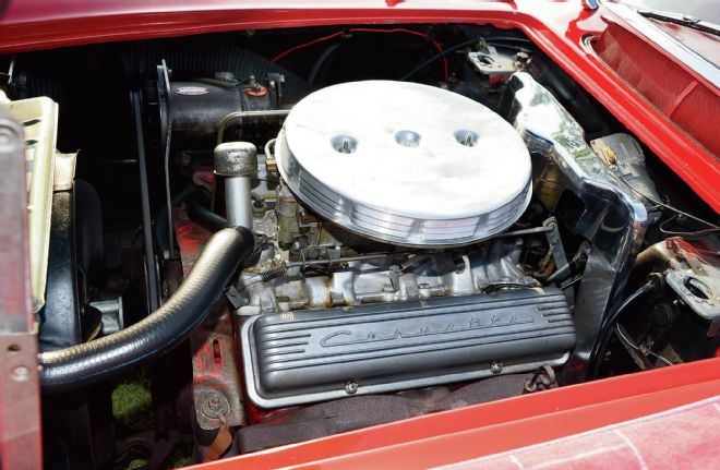 1960-chevrolet-corvette-engine-view