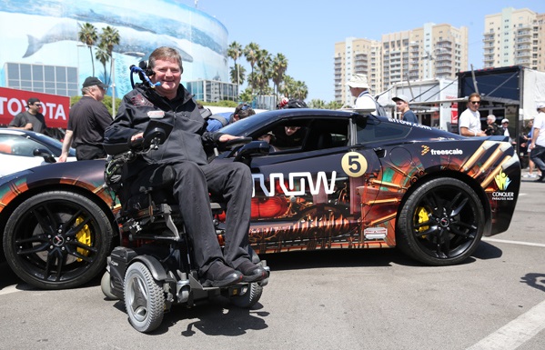 Quadriplegic Former IndyCar Racer Uses Head and Mouth to Drive C7 Corvette