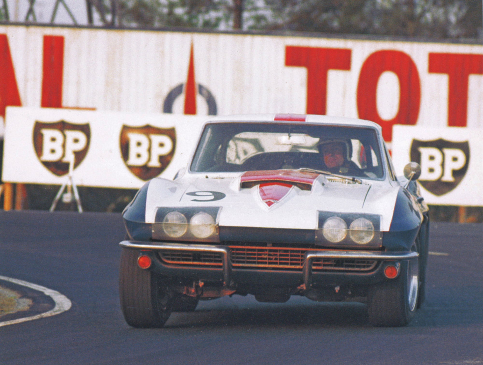 1967-Le-Mans-Corvette-Racing.jpg