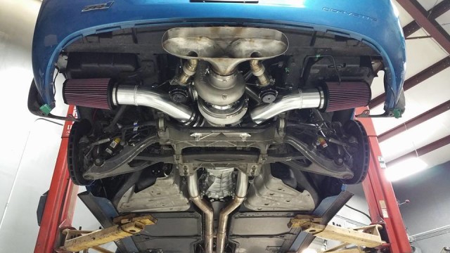 insane-exhaust-system-is-made-from-a-huge-turbo-with-two-cone-air-filters_2