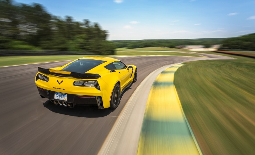 2015-Chevrolet-Corvette-Z06-101-876x535