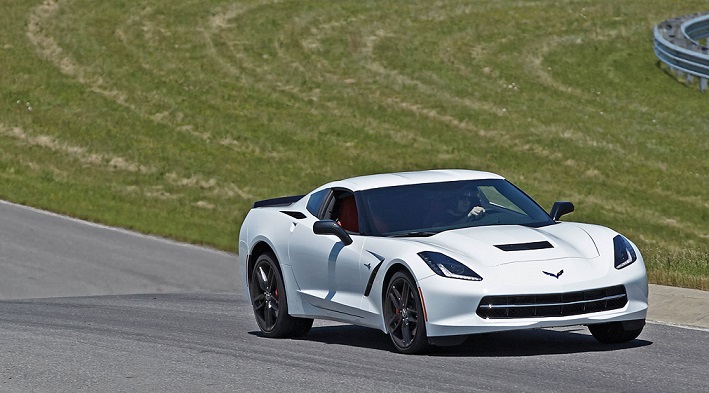 2015-chevrolet-corvette-stingray-front-view-in-motion-track