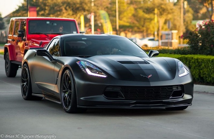 4 Reasons a Corvette Is Better Than an Aston Martin