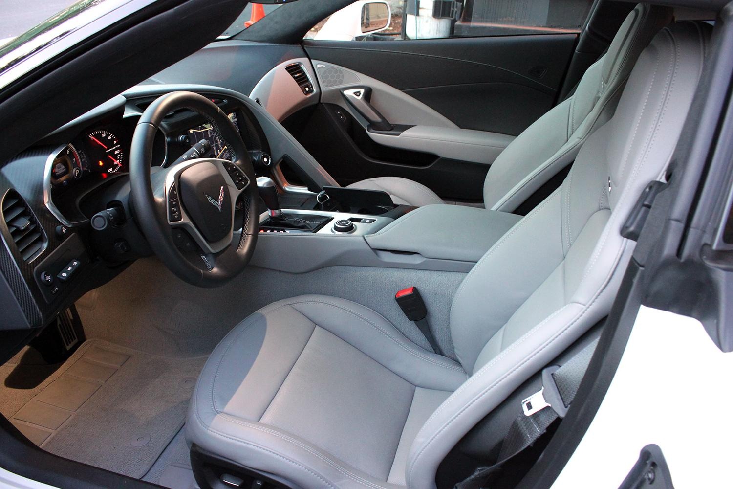 2014-corvette-stingray-interior1-1500x1000