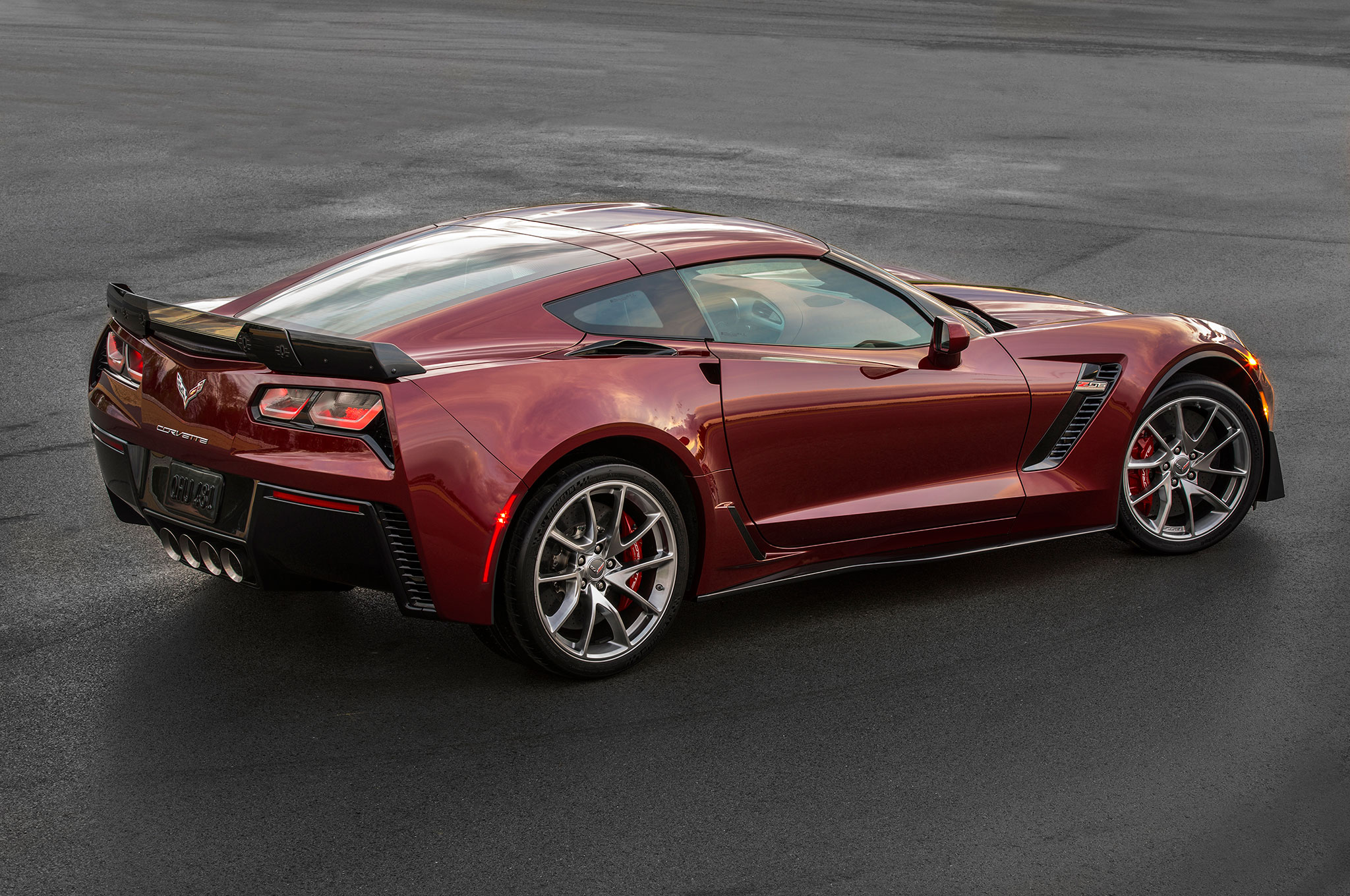 2016-Chevrolet-Corvette-Z06-Spice-Red-Design-package-rear-three-quarter