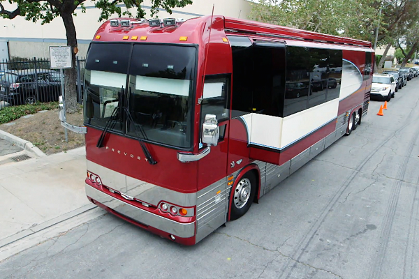Brad Paisley's Corvette-inspired tour bus