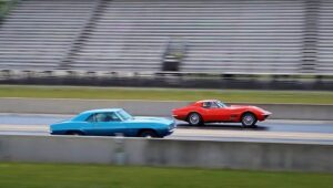 1969 Corvette 427 L88 vs 1969 Camaro 427 ZL1 drag race