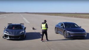 C8 Corvette Z06 vs Lucid Air Grand Touring U-Drag