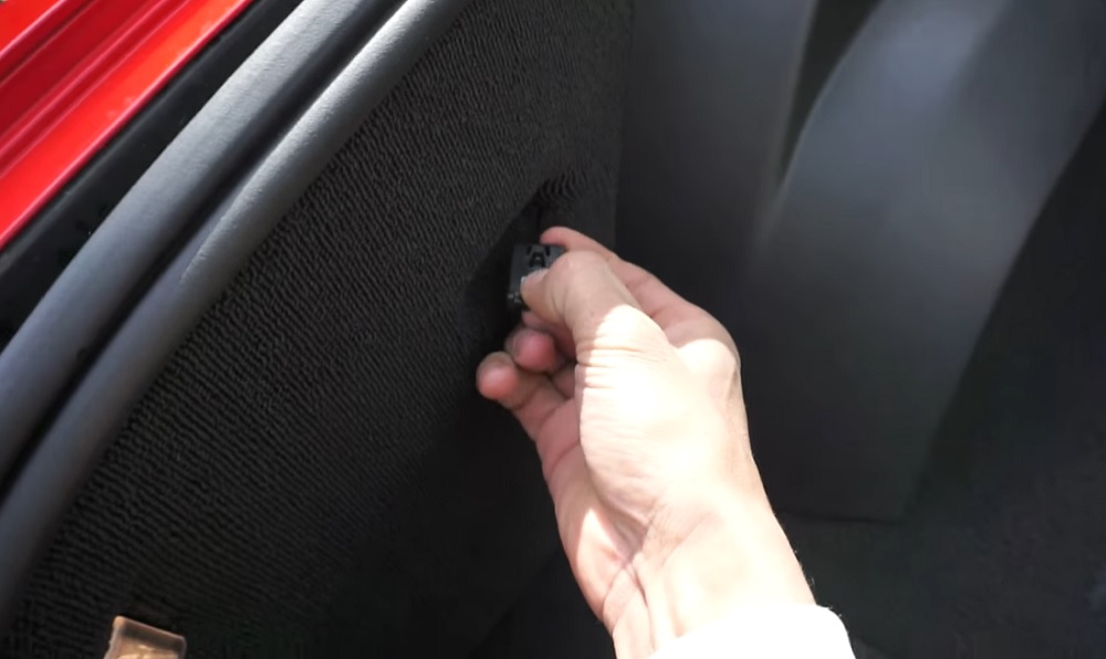 How To Get Into (or Out Of) A Corvette with a Dead Battery (C6, C7 or