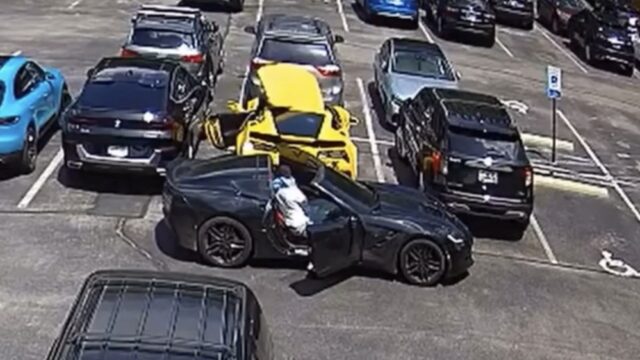 Thieves in C7 Corvette Steal Top From Another C7 Corvette