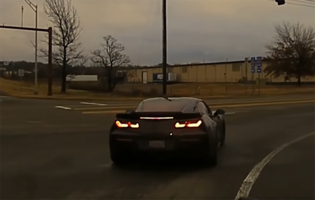 C7 Corvette Runs from Police at intersection
